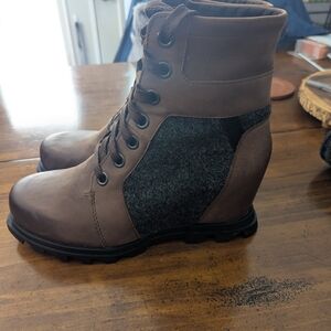 Like New Sorel Joan Of Arctic Waterproof Brown Lace-Up Wedge Ankle Boots - Women